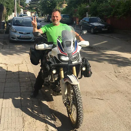 10 Coins & Tours אכסניה *